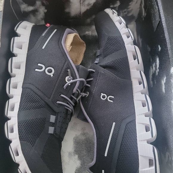 ON running Women's CLOUD, BLACK/WHITE, 9
Box as is - Picture 5 of 10